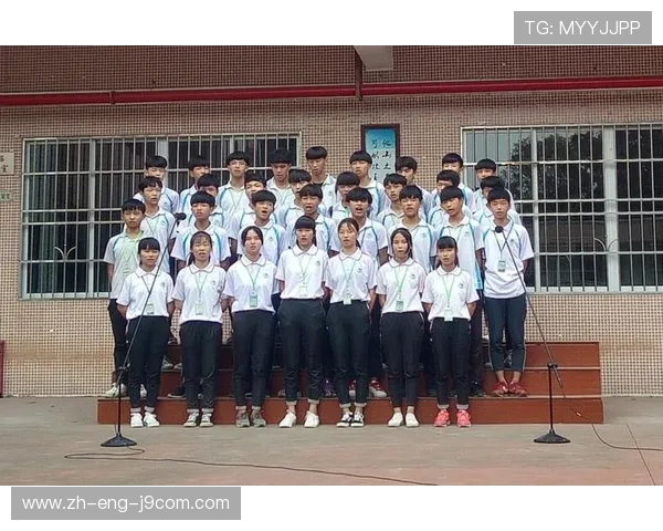 班级足球助威主题创意绘画作品全面展现青春团魂风采魅力篇章绽放 班级足球助威主题创意绘画作品全面展现青春团魂风采魅力篇章绽放